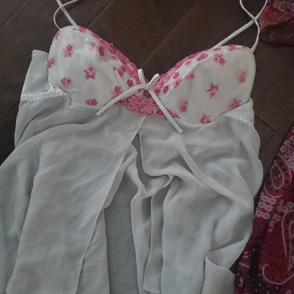 Lingerie dresses size Xl one pink and white the other pink with colorful pattern - Picture 3 of 3